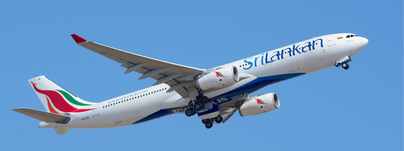 SriLankan flight safe after lightning strike